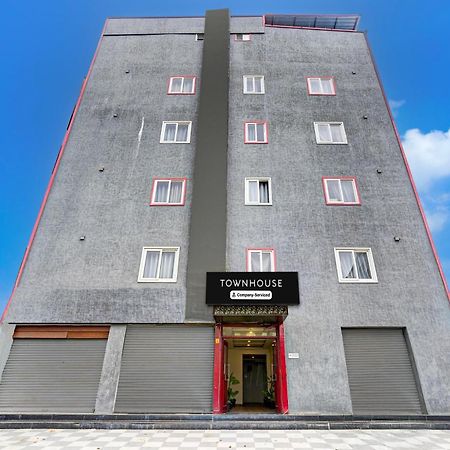 Super Townhouse Tirupati Hotell Exteriör bild