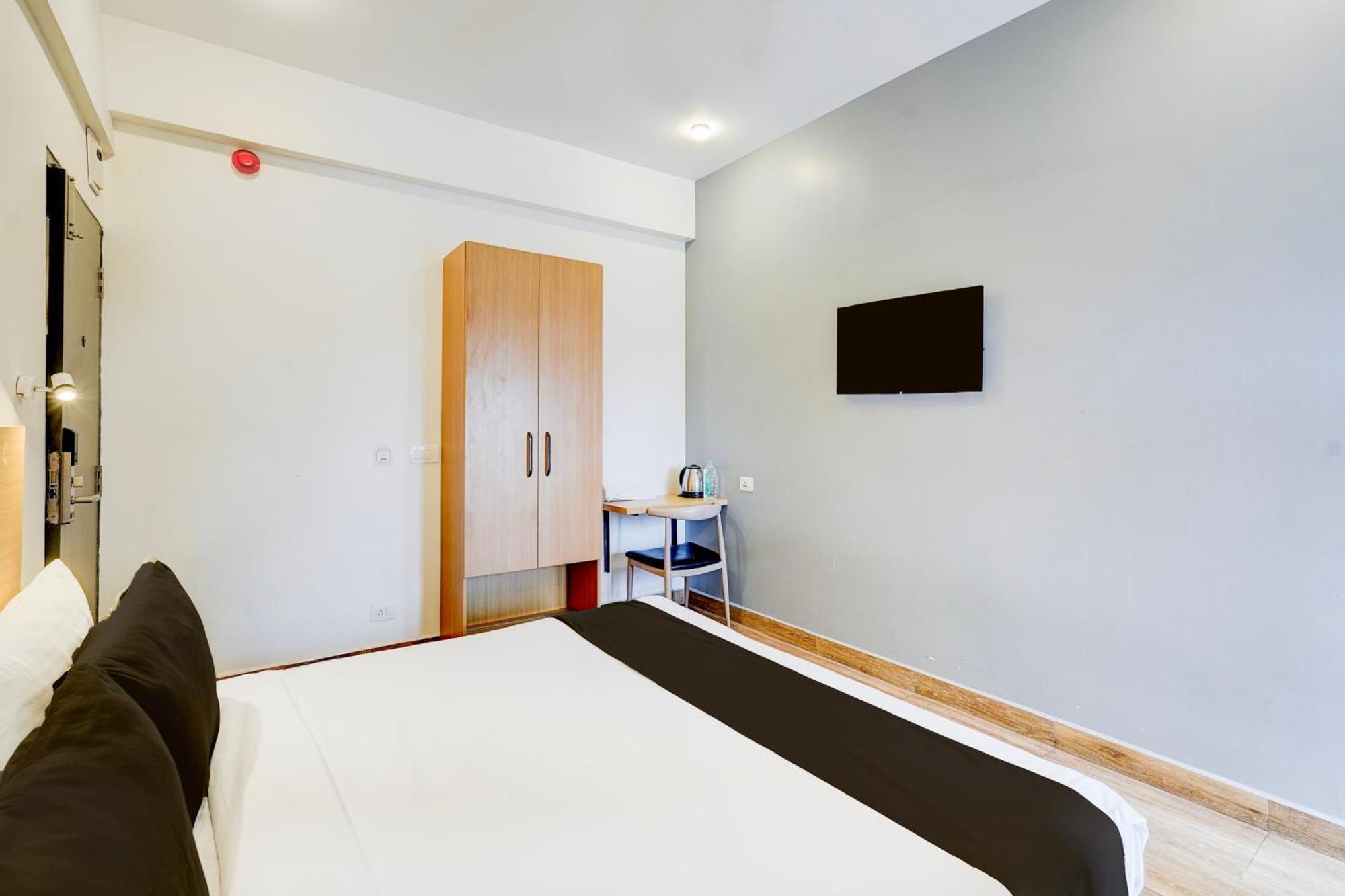 Super Townhouse Tirupati Hotell Exteriör bild