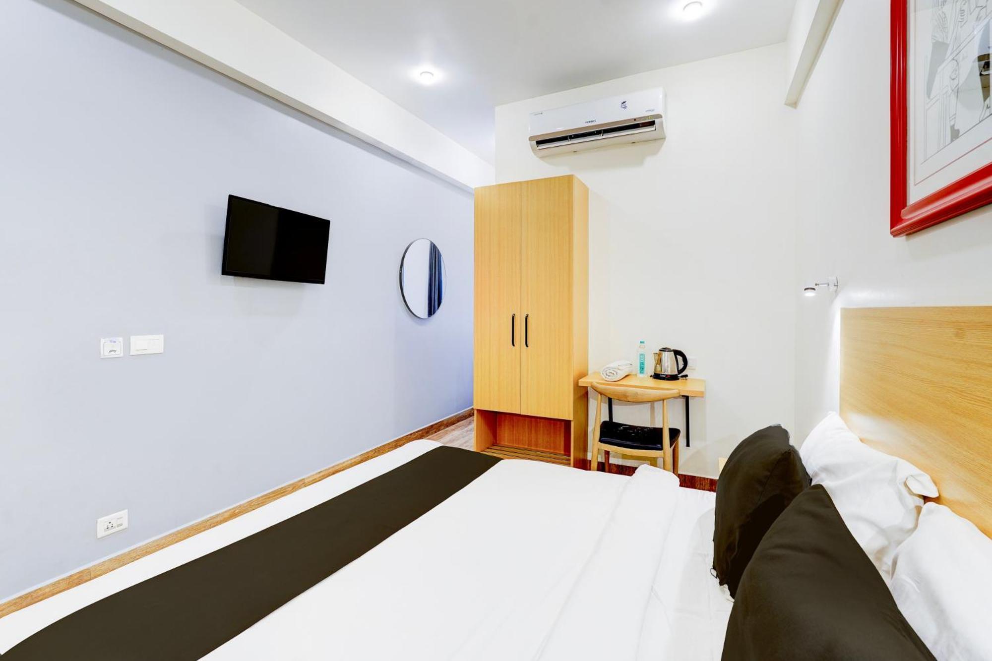 Super Townhouse Tirupati Hotell Exteriör bild