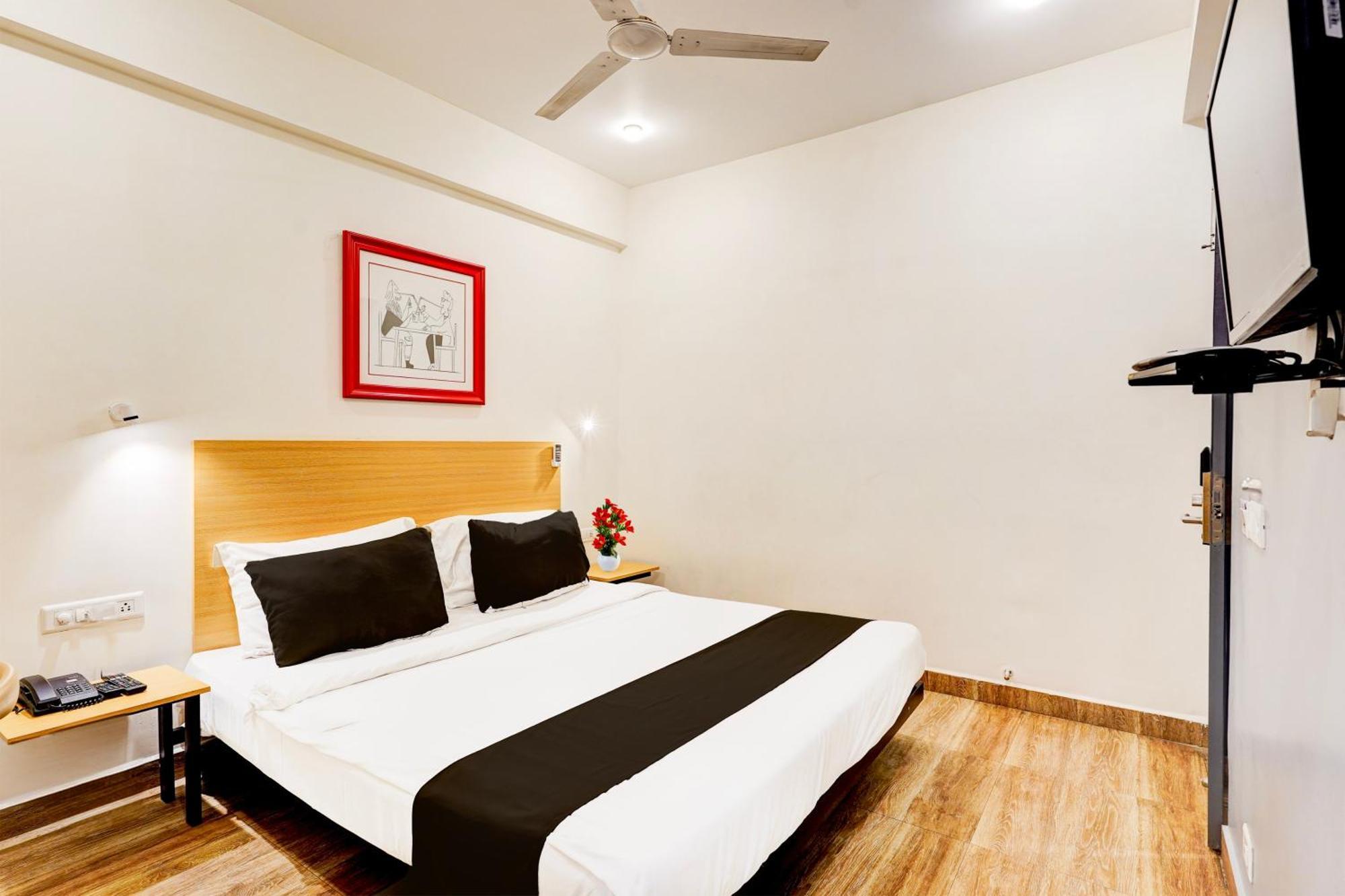 Super Townhouse Tirupati Hotell Exteriör bild