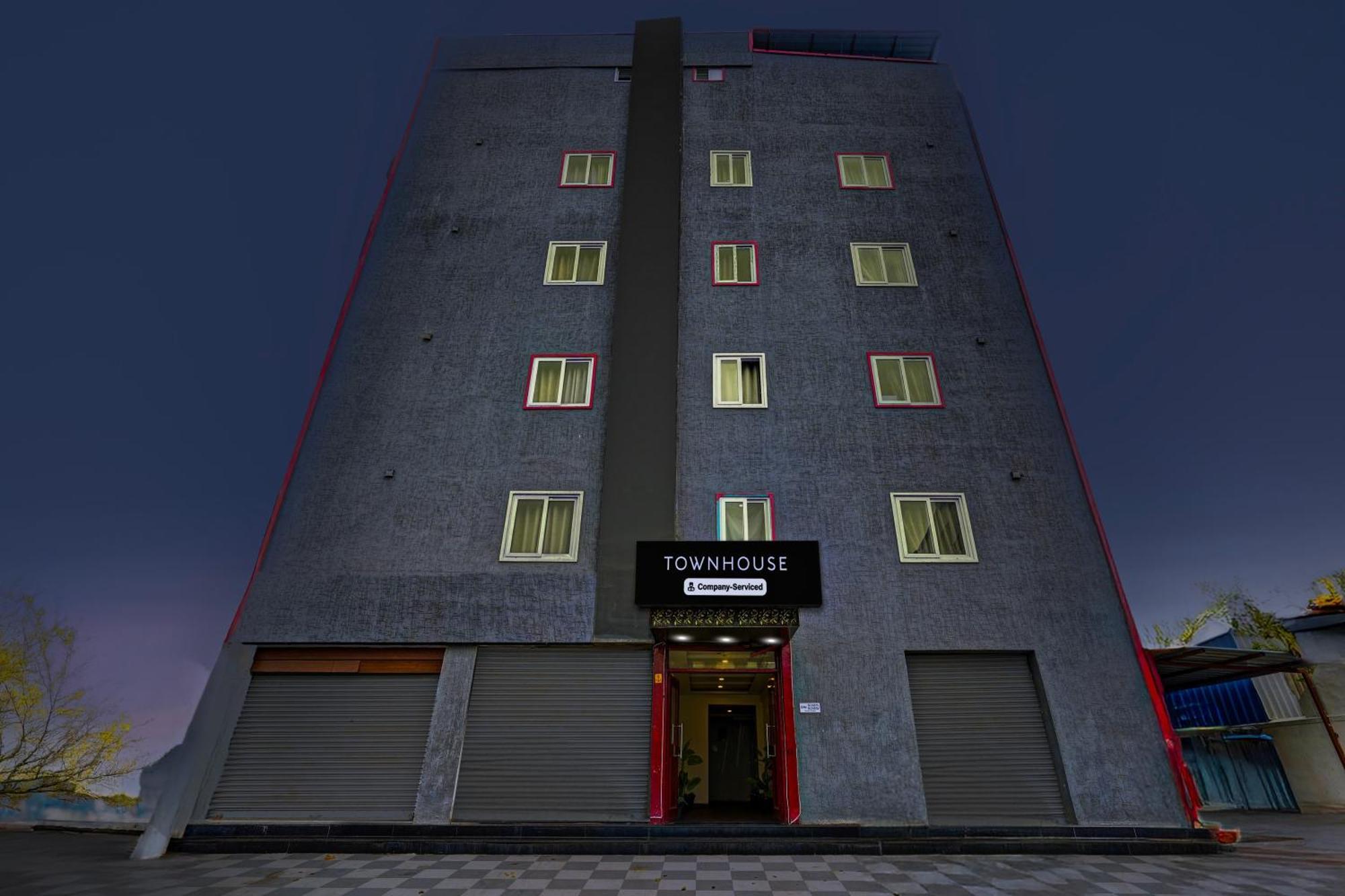 Super Townhouse Tirupati Hotell Exteriör bild