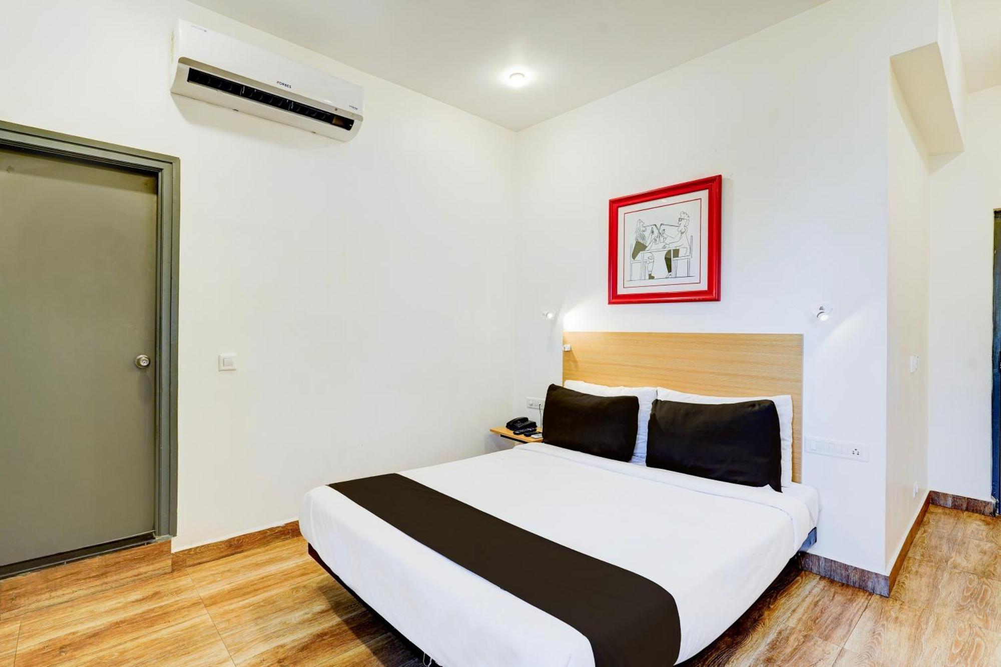Super Townhouse Tirupati Hotell Exteriör bild