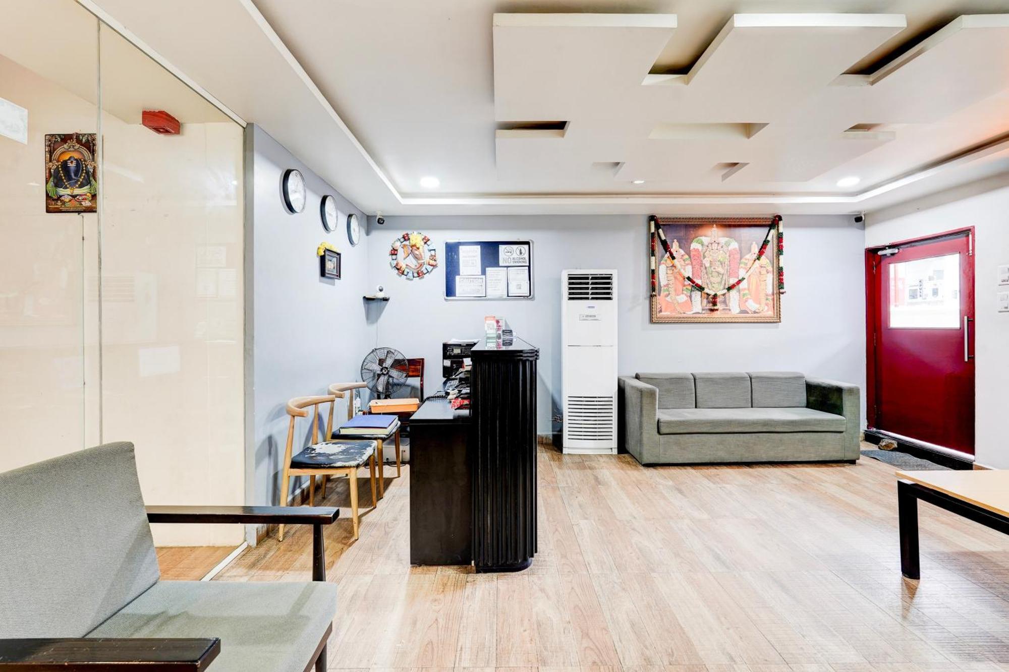 Super Townhouse Tirupati Hotell Exteriör bild