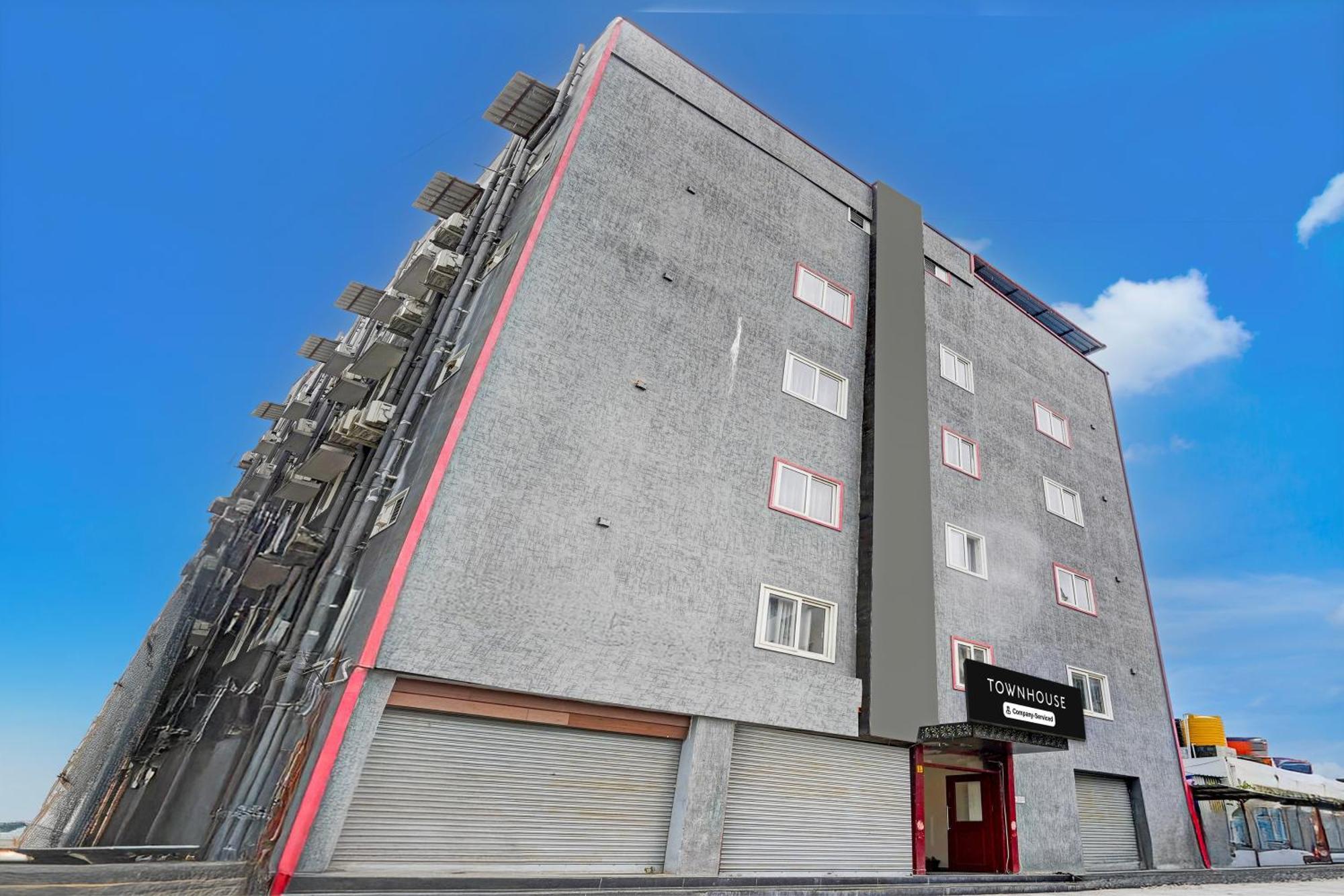 Super Townhouse Tirupati Hotell Exteriör bild