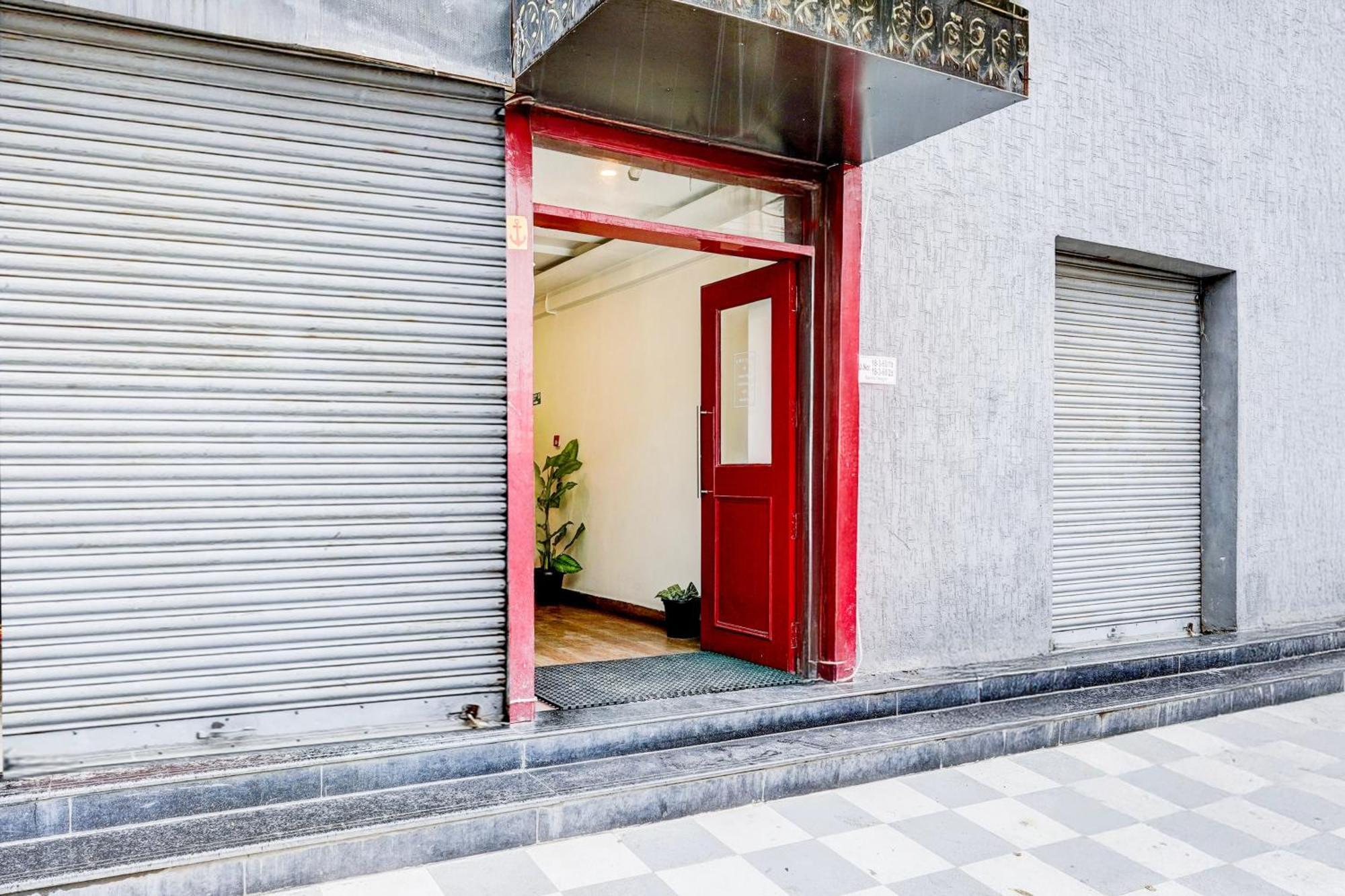 Super Townhouse Tirupati Hotell Exteriör bild