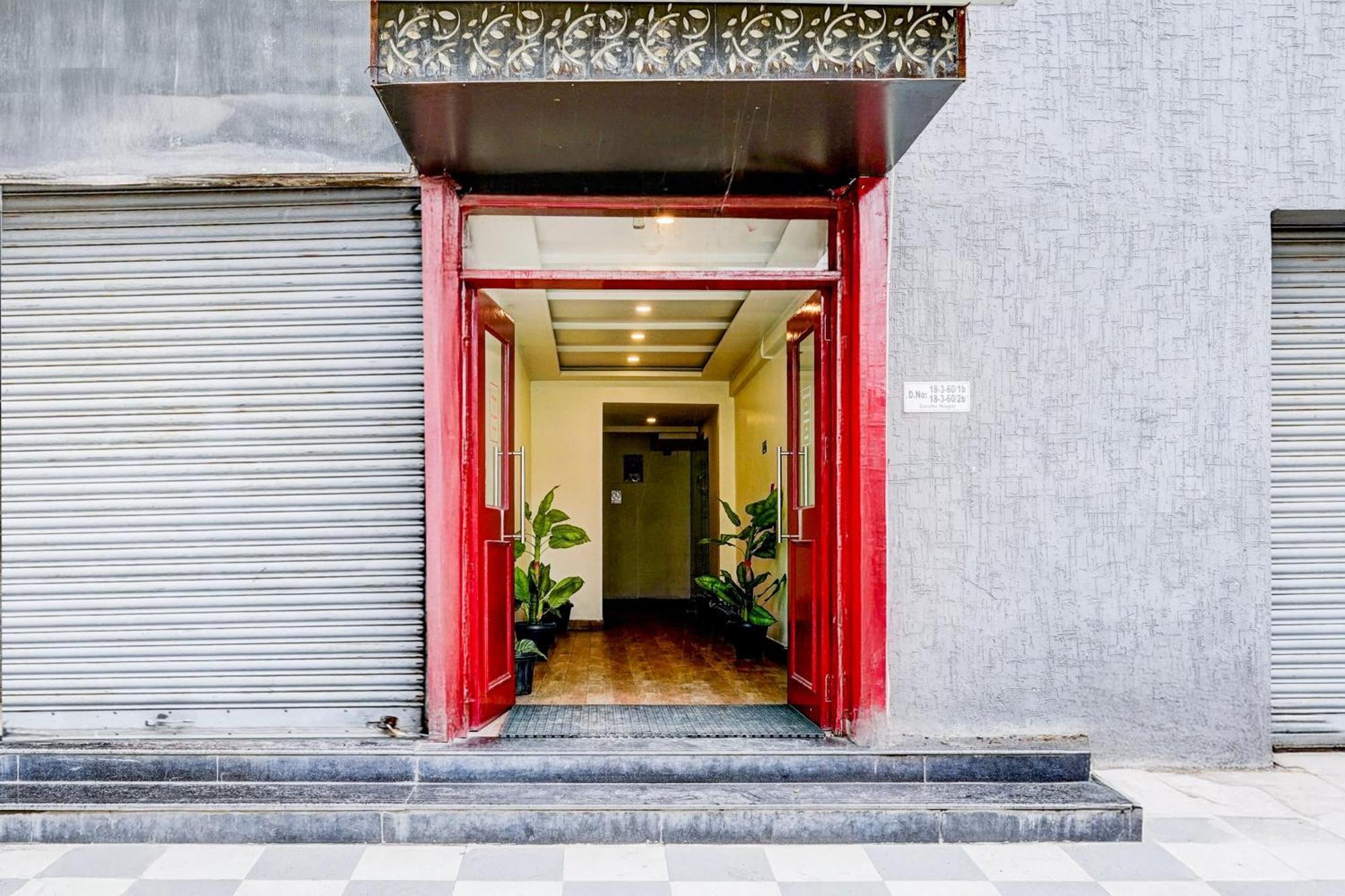 Super Townhouse Tirupati Hotell Exteriör bild