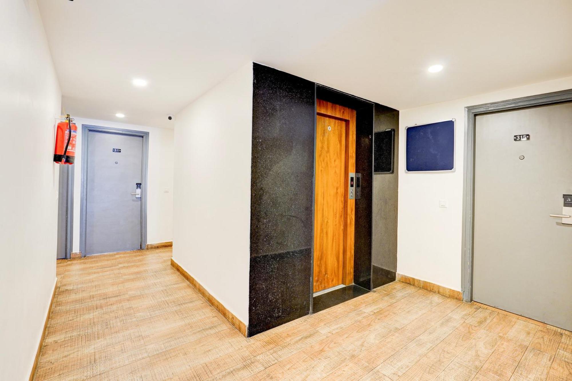 Super Townhouse Tirupati Hotell Exteriör bild