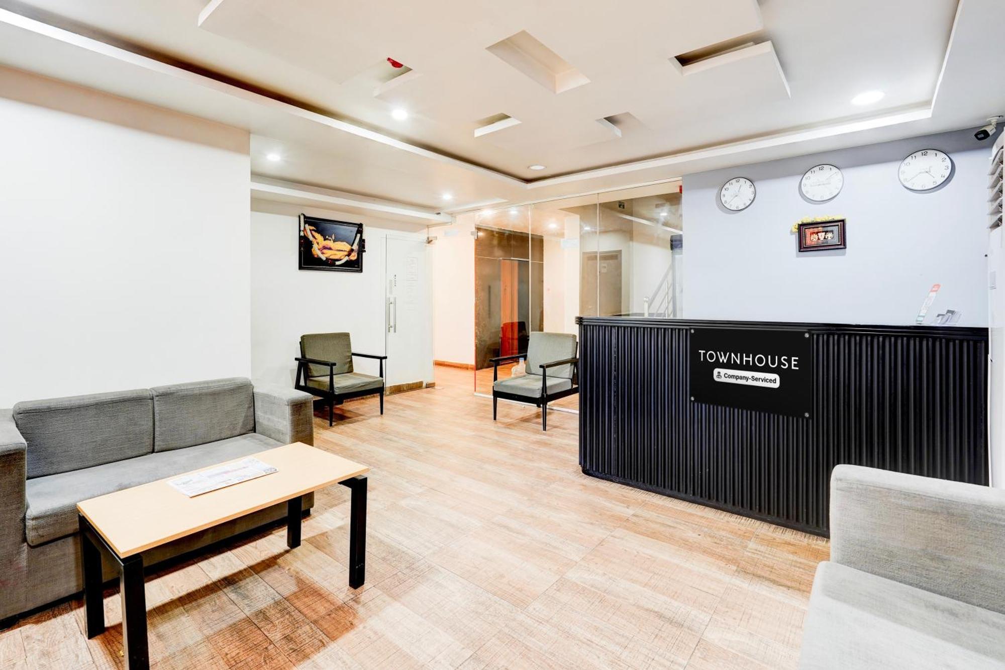 Super Townhouse Tirupati Hotell Exteriör bild
